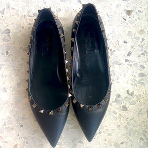 Valentino Rockstud flats 37 1/2. Black